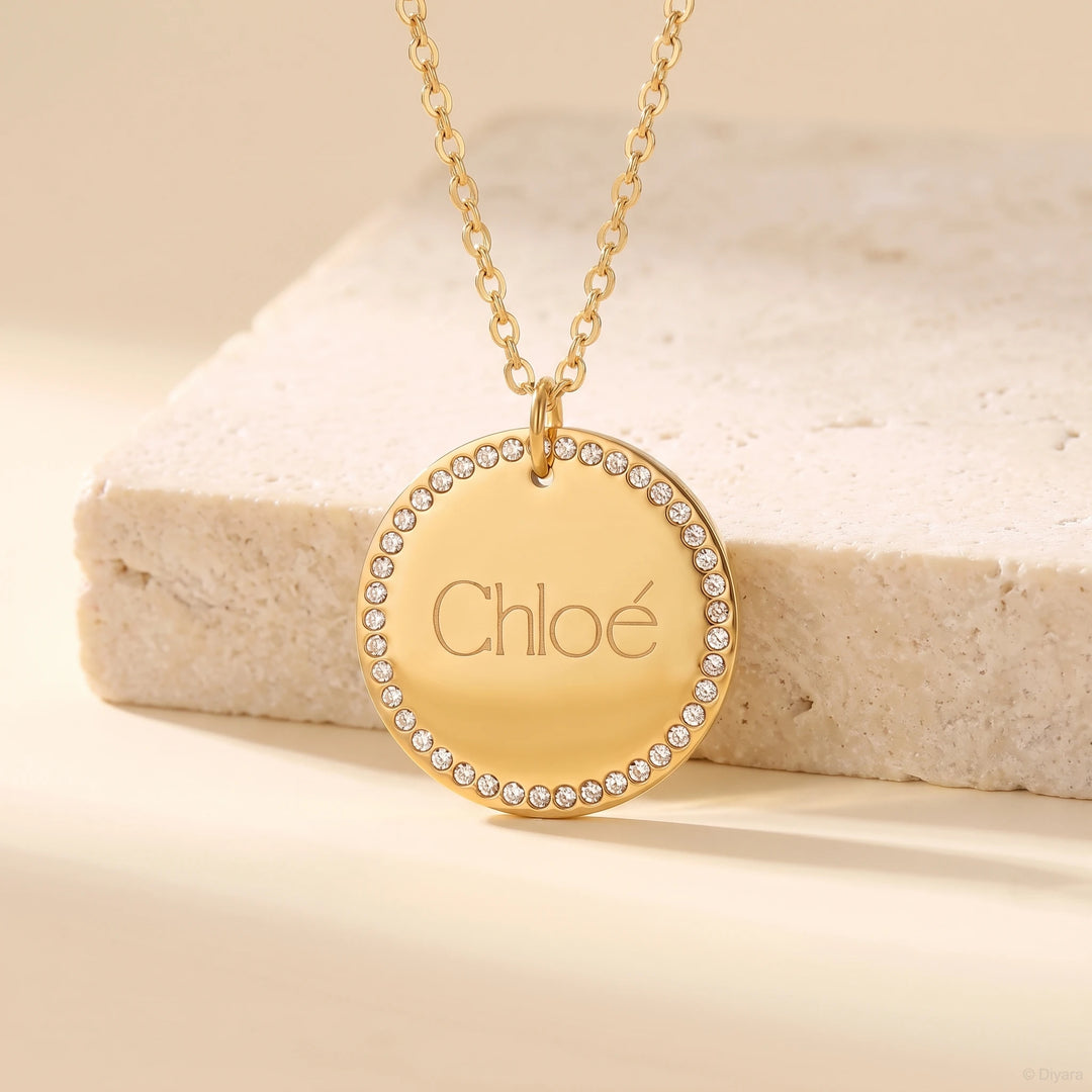 Collier Gravé Médaillon Strass