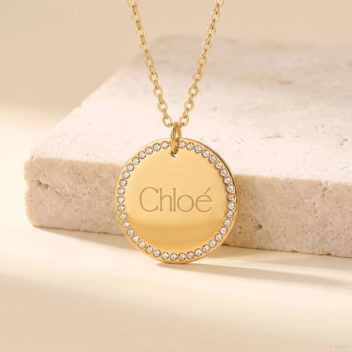 Collier Gravé Médaillon Strass