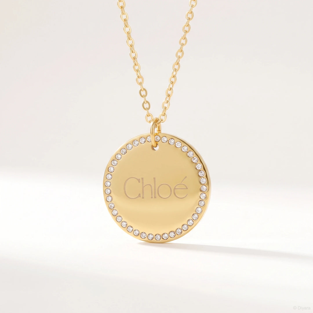 Collier Gravé Médaillon Strass