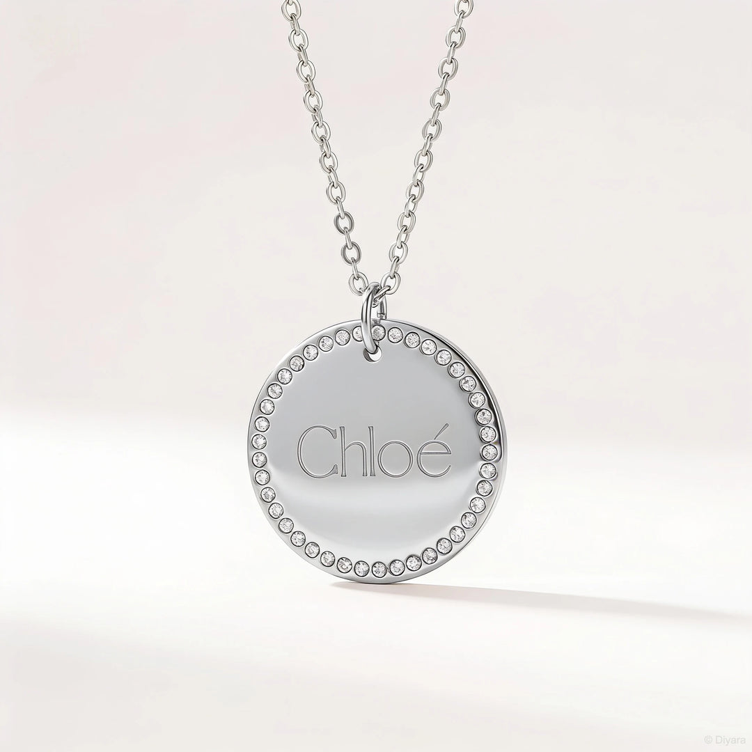 Collier Gravé Médaillon Strass