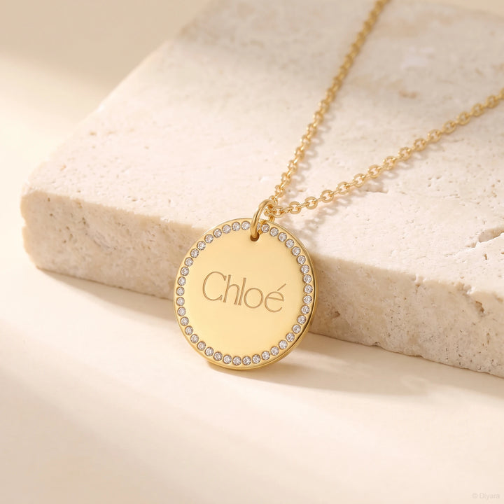 Collier Gravé Médaillon Strass